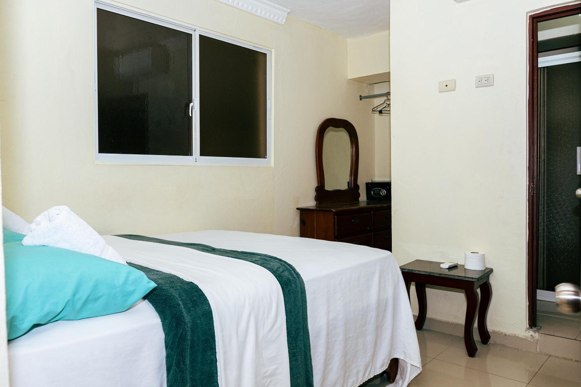 Bnb Tropical Island Aparthotel - Corales Del Sur - Santo Domingo Este La Viva Exterior foto
